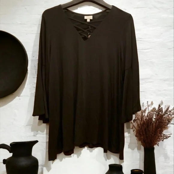 Avenue Black Asymmetrical Top - Picture 4 of 8